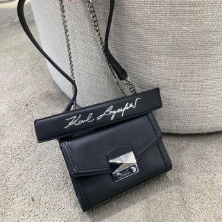 Karl Lagerfeld crossbody 🎄❤️ menší rozmer 18x14cm, 109eur 🎄❤️